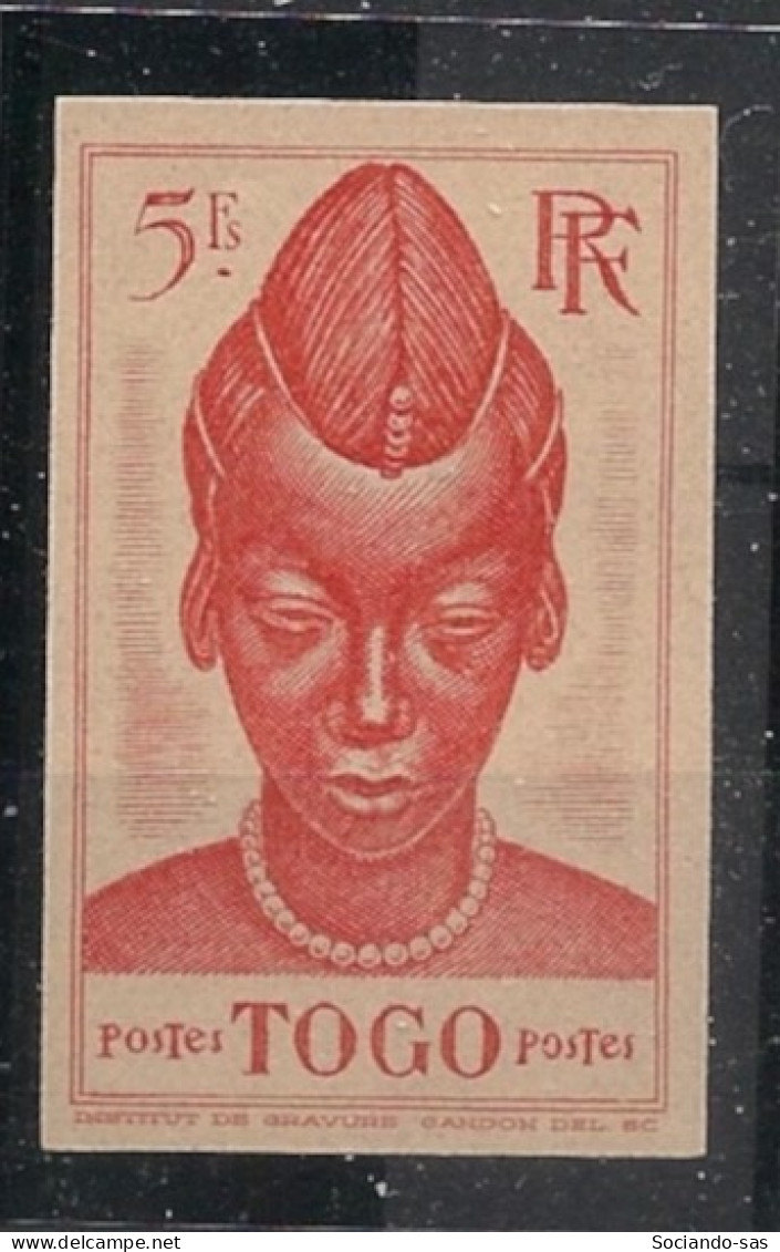 TOGO - 1941 - N°YT. 205a - Jeune Fille 5f Rouge - VARIETE Non Dentelé - Neuf Luxe** / MNH / Postfrisch - Unused Stamps