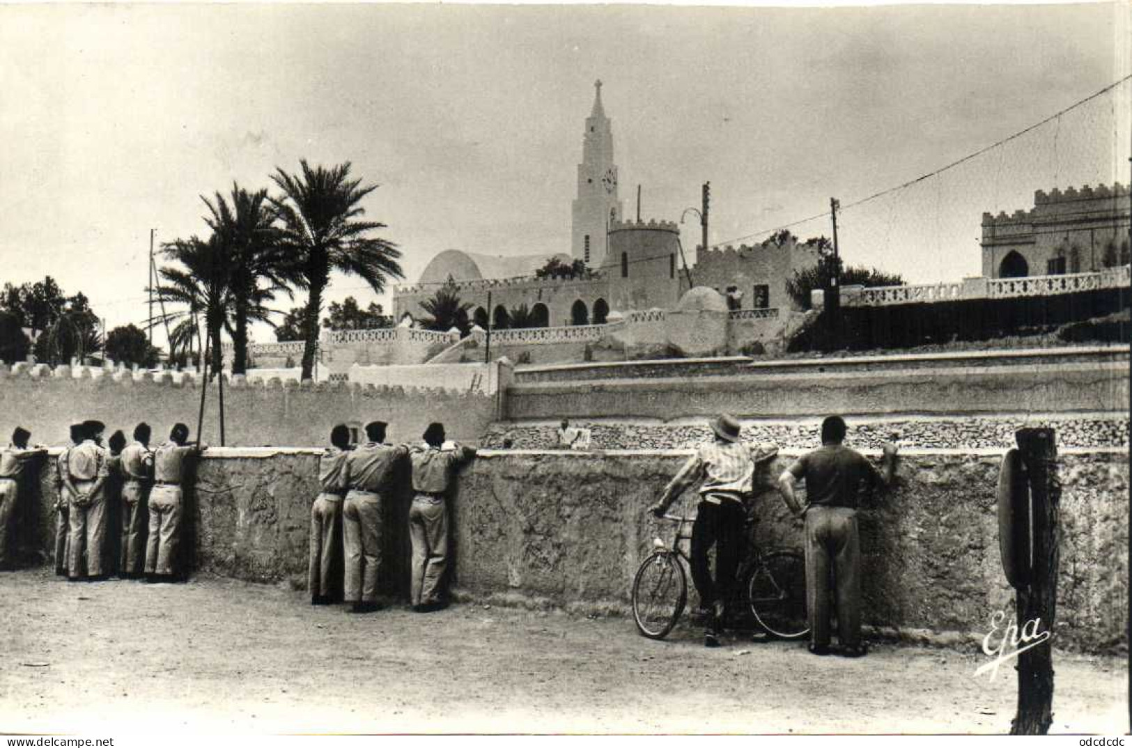 COLOMB BECHAR  L' Eglise Vue Du Jardin Public Animée RV - Bechar (Colomb Béchar)