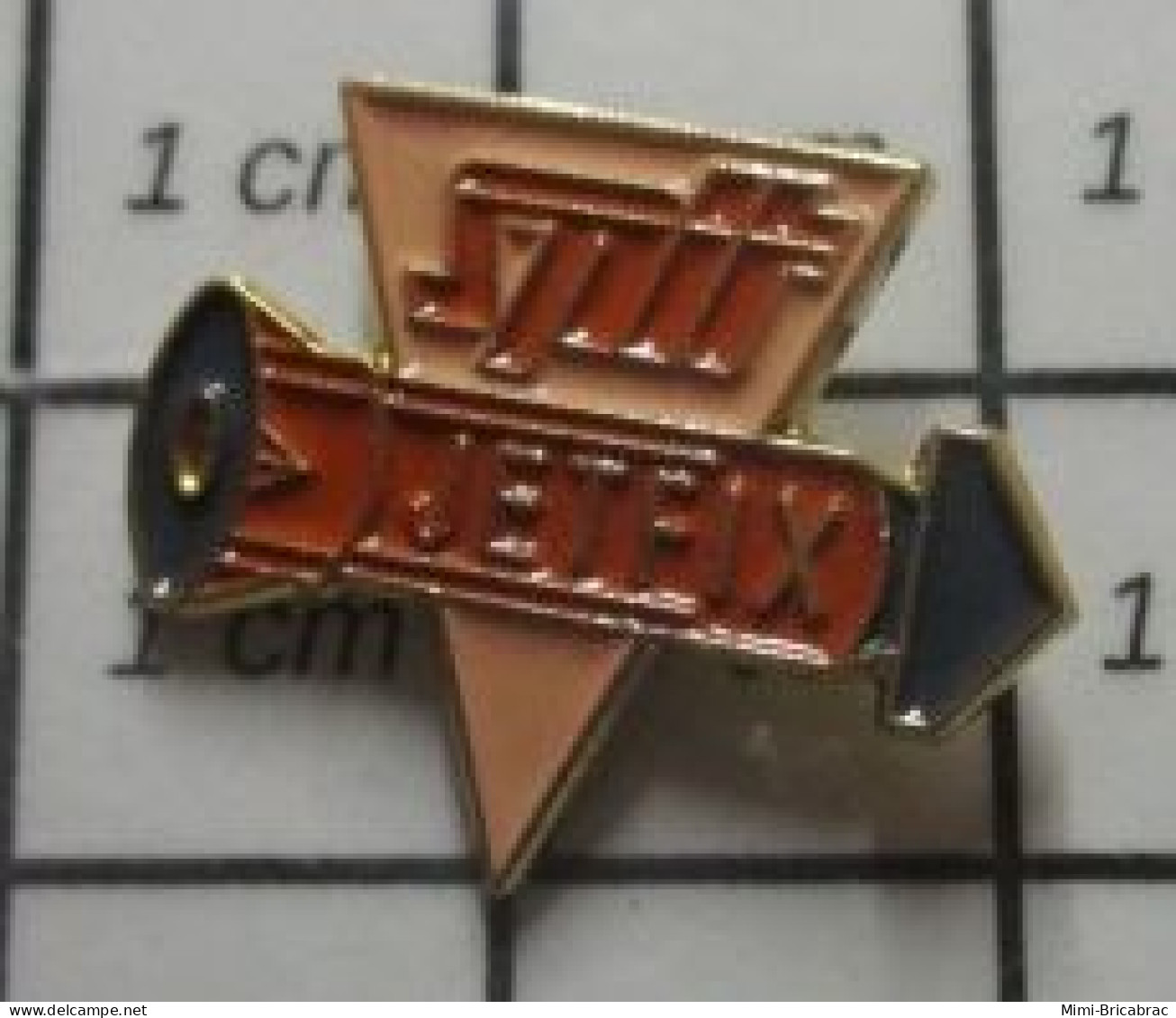 513c Pin's Pins / Beau Et Rare / MARQUES / CHEVILLE SPIT JETFIX - Trademarks