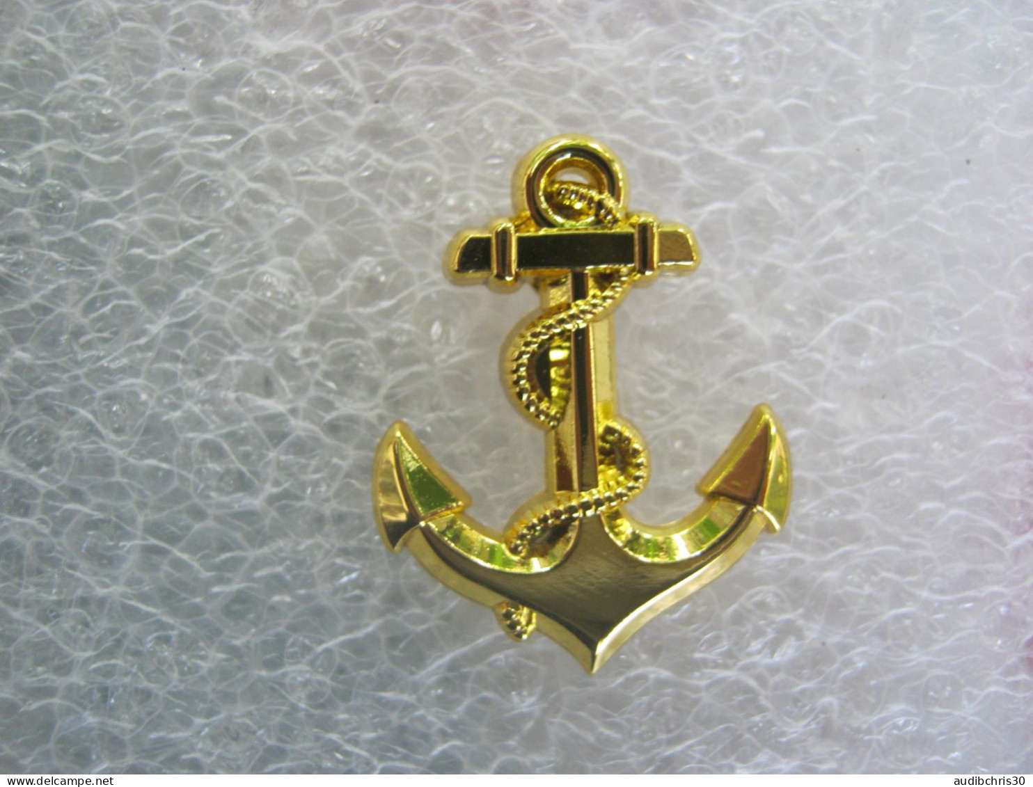 INSIGNE DE CALOT ANCRE DORE DES TROUPES DE MARINE NEUF ATTACHE A 2 PINS - Heer