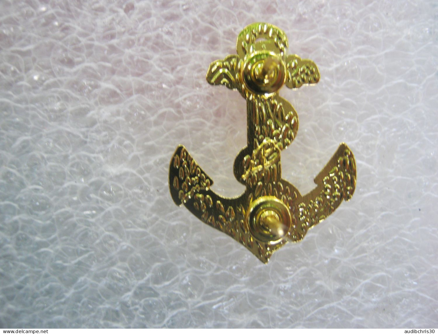 INSIGNE DE CALOT ANCRE DORE DES TROUPES DE MARINE NEUF ATTACHE A 2 PINS - Heer