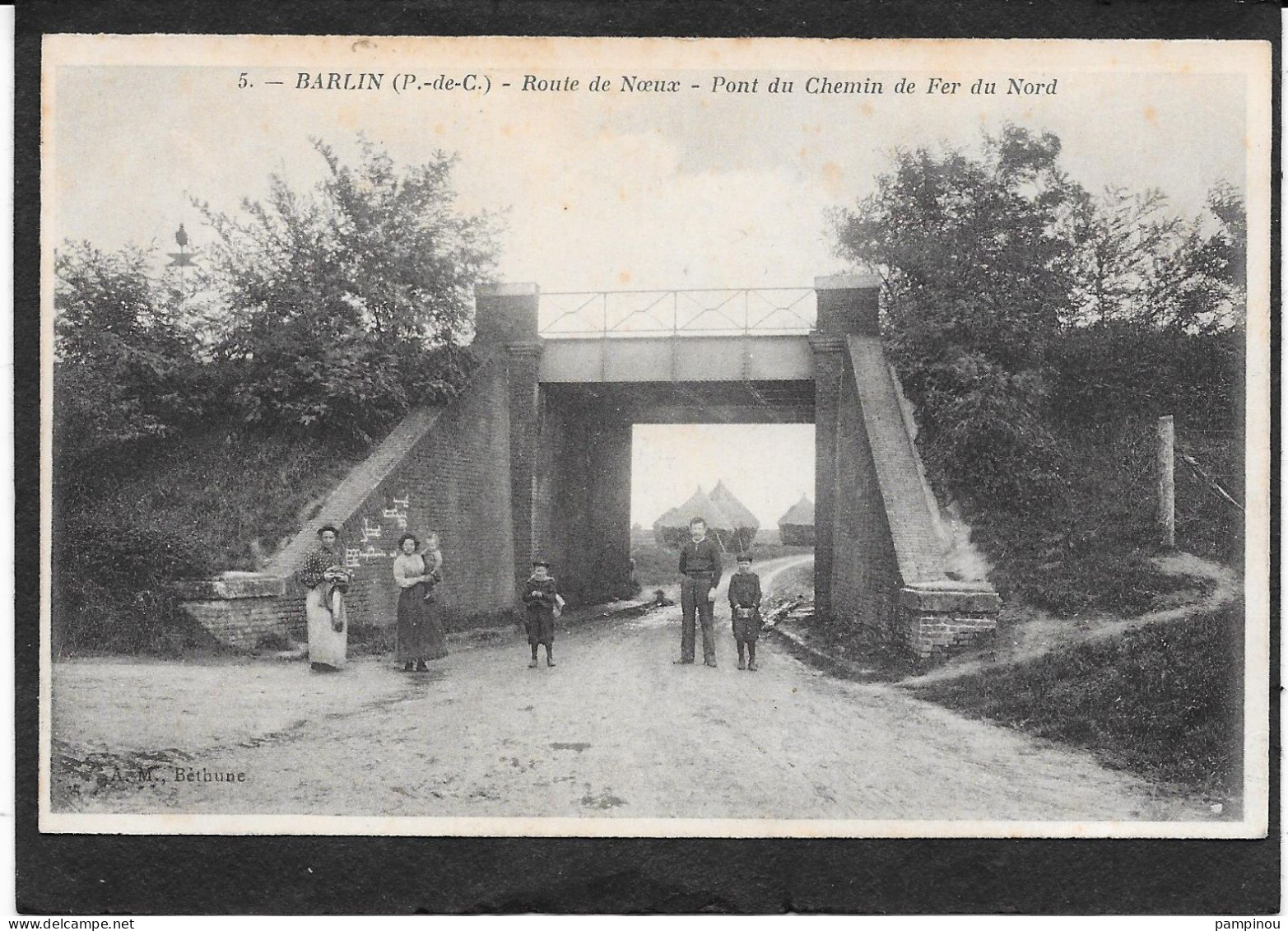 62 - BARLIN - Route De Noueux - Pont Chemin De Fer - Animée - Barlin