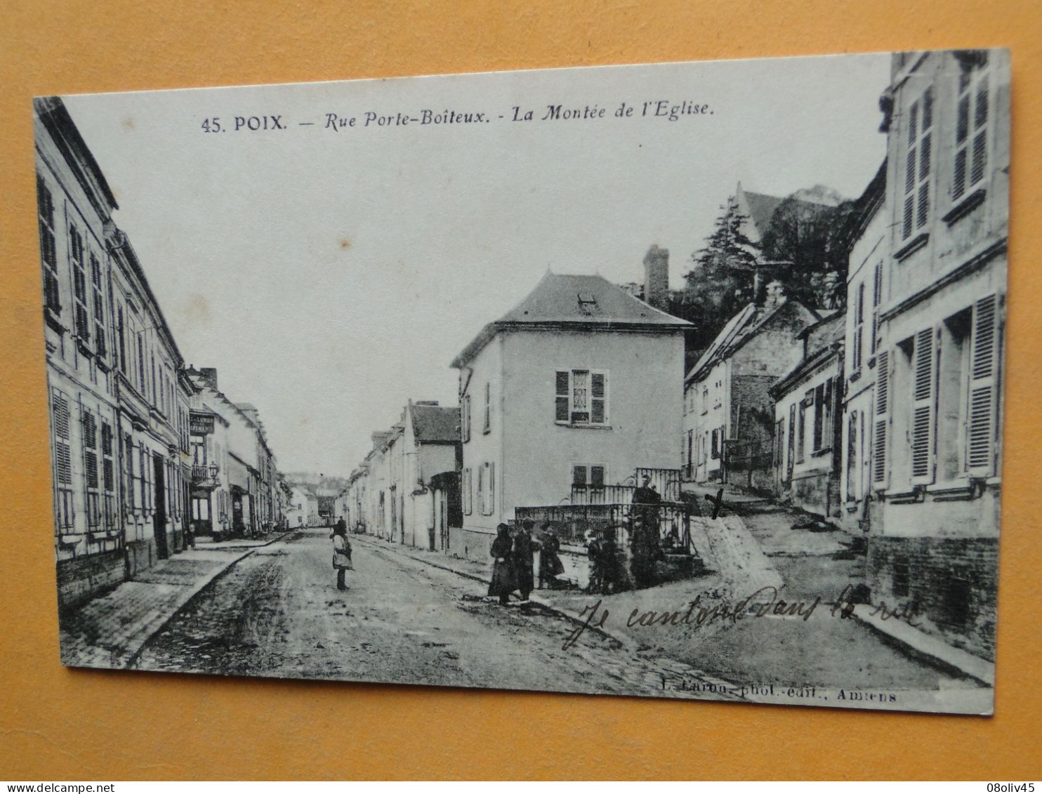 POIX De PICARDIE -- Rue Porte-Boiteux - La Montée De L'Eglise - ANIMATION - Poix-de-Picardie