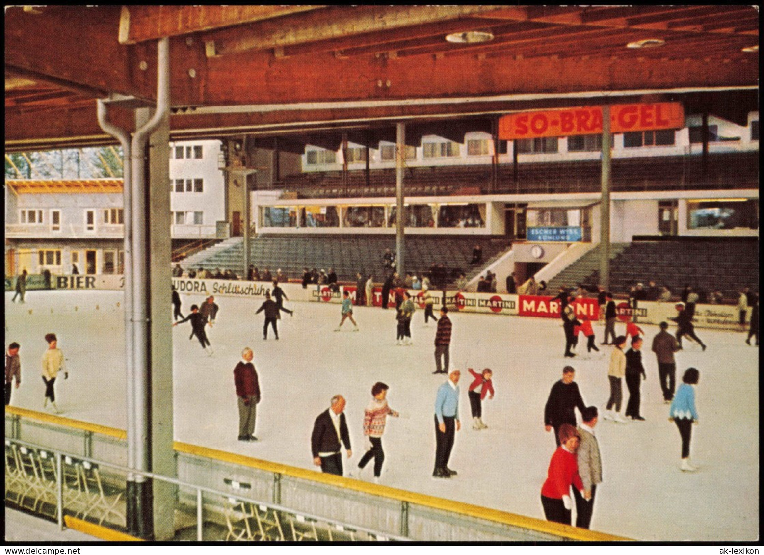 Oberstdorf (Allgäu) Kunsteisstadion Oberstdorf Allgäu, Leute Beim Eislaufen 1975 - Oberstdorf