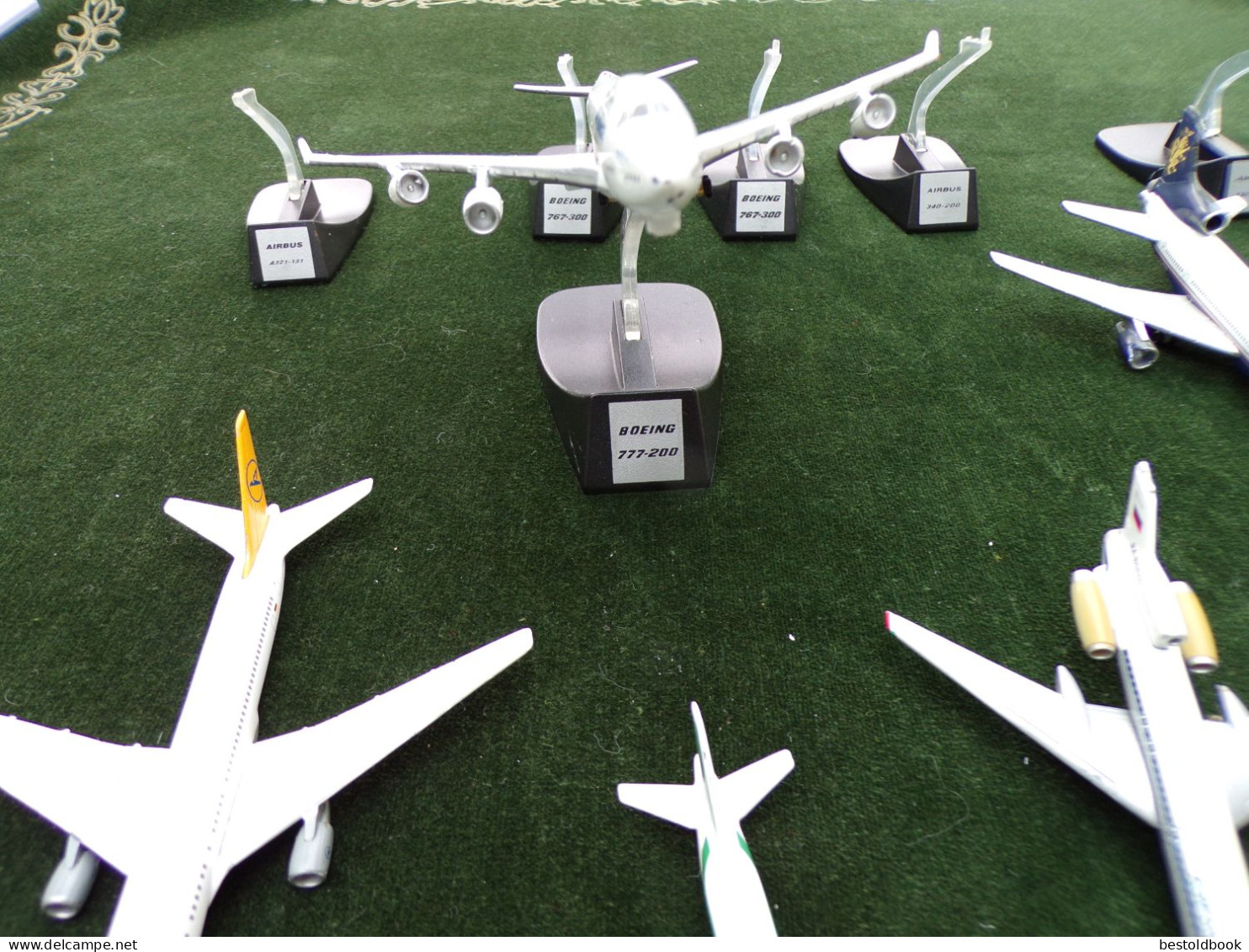 Ensemble De 8 Avions Miniatures En Métal A Remettre En état - Airplanes & Helicopters
