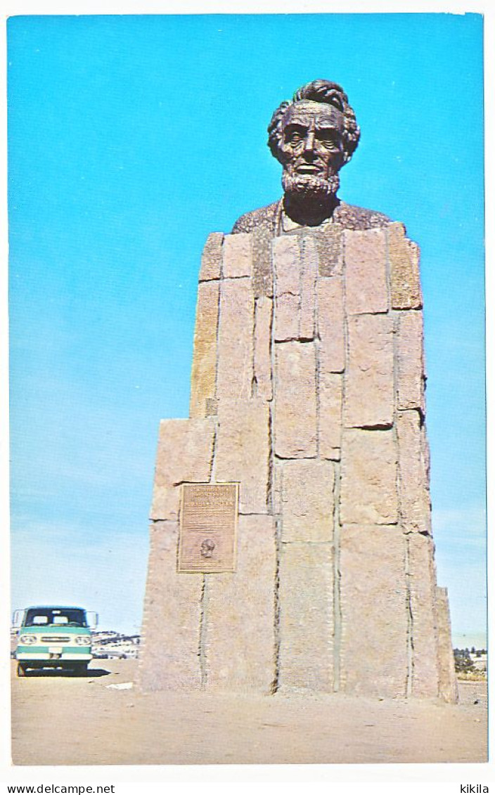 CPSM 9 X 14 Etats Unis USA (116) Wyoming LINCOLN MONUMENT At Top Of Sherman Hill Between Cheyenne And Laramie On Highway - Altri & Non Classificati