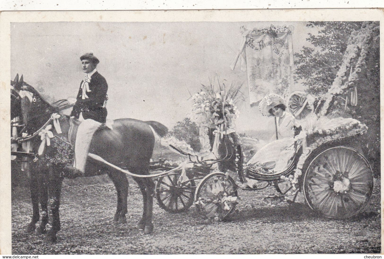 31. LUCHON. CPA . FETE DES LEURS 1903. LE CHAR DE LA REINE .AU VERSO PUBLICITÉ POUR LA CRÈME FRANCO- RUSSE DROUET - Superbagneres