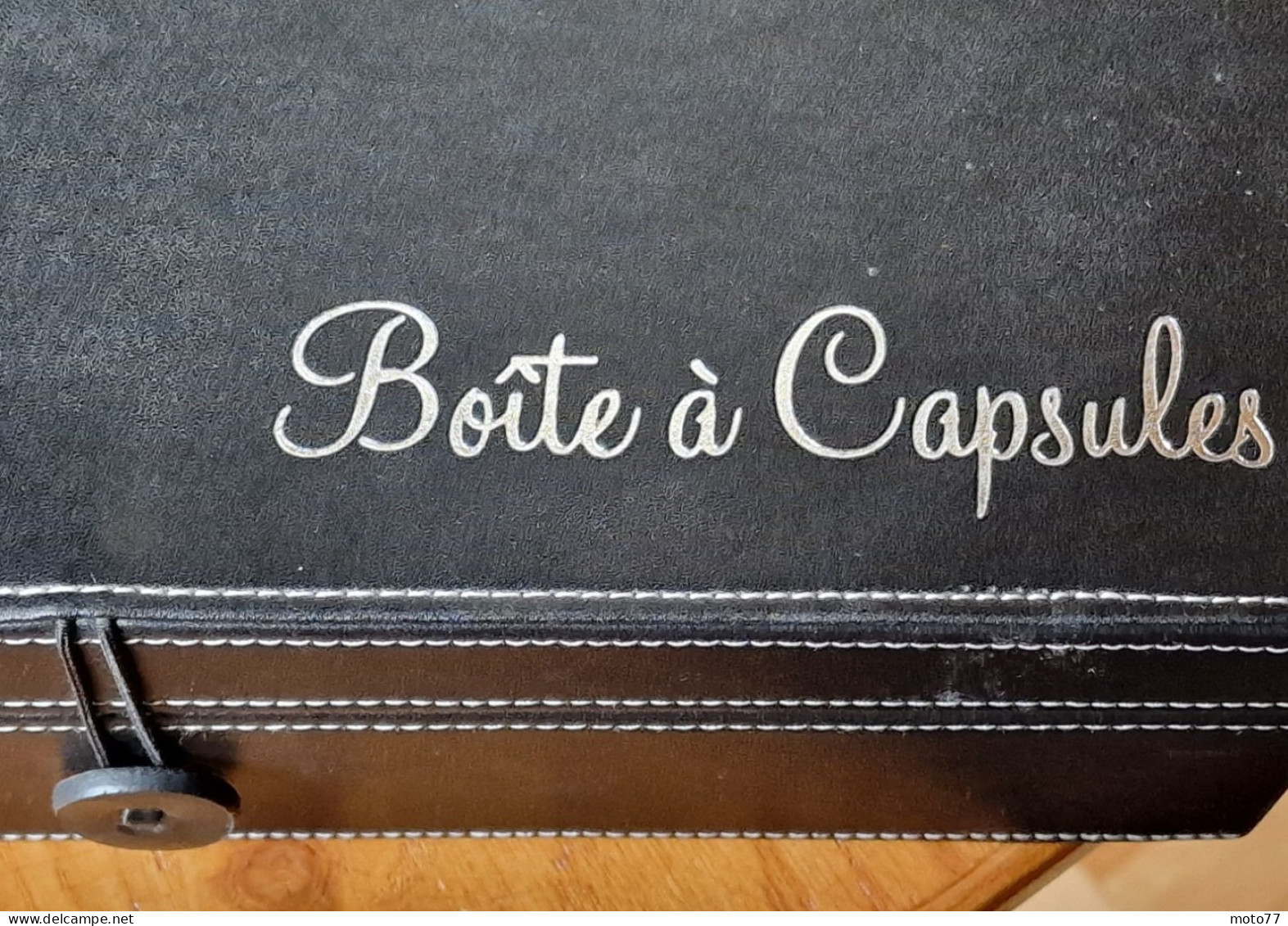 BOITE  Pour 160 CAPSULES Ou PLAQUES DE MUSELETS De CHAMPAGNE + Plateau Veuve Clicquot - 5 Plateaux - Sonstige & Ohne Zuordnung