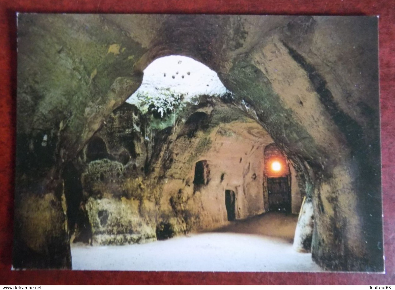 Cpm Village Troglodytique De Rochemenier-Louresse : Ancienne Chapelle Souterraine Située Sous L'église - Doue La Fontaine