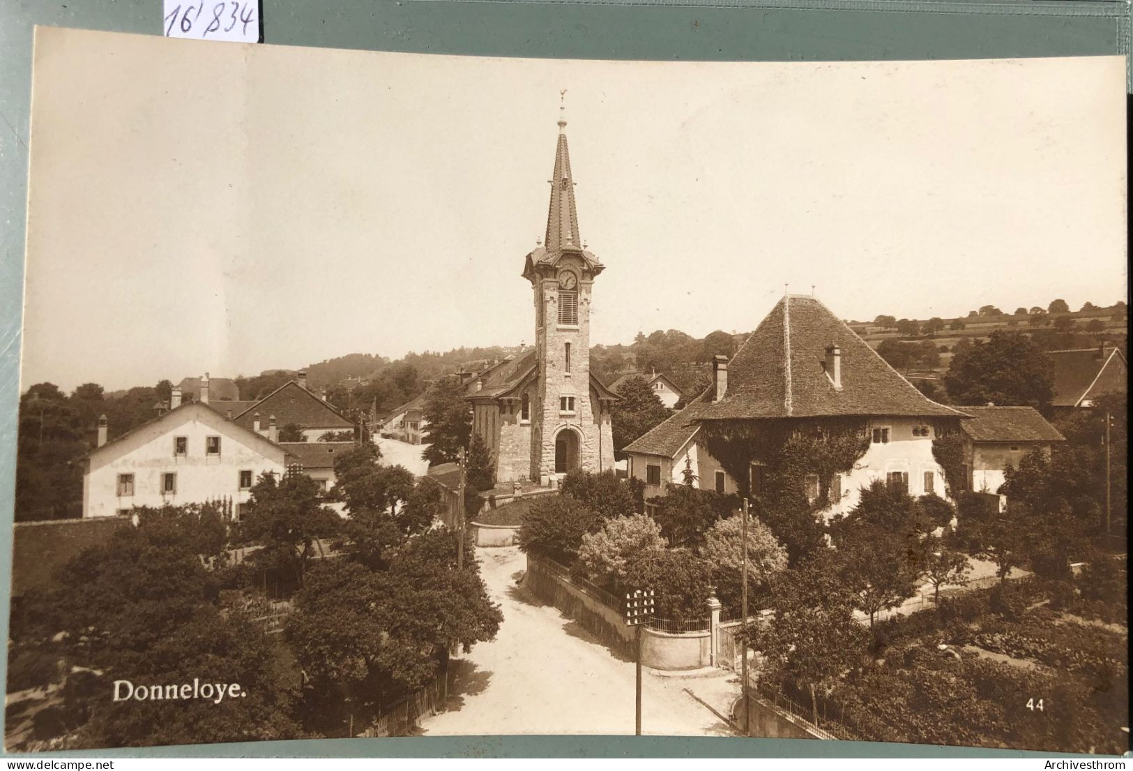 Donneloye (Vaud) Avec L'église Et Les Maisons Du Centre Du Village (16'834) - Donneloye