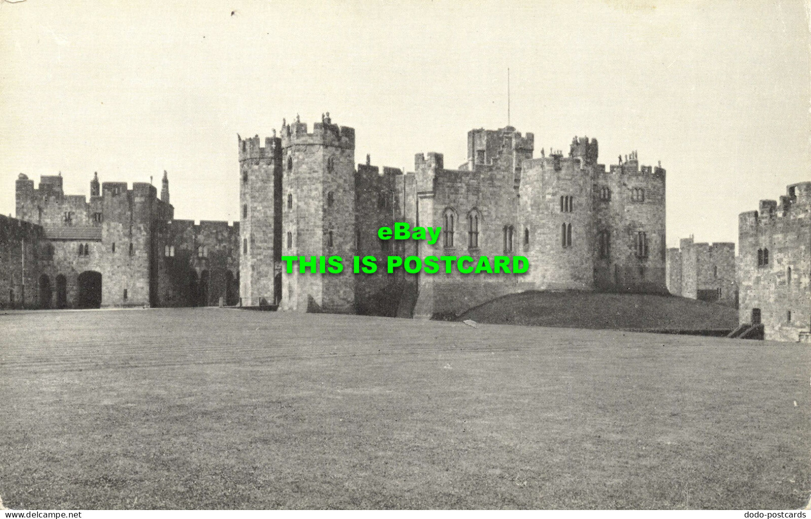 R618321 Alnwick Castle. Keep And Middle Gate. Country Life - Welt