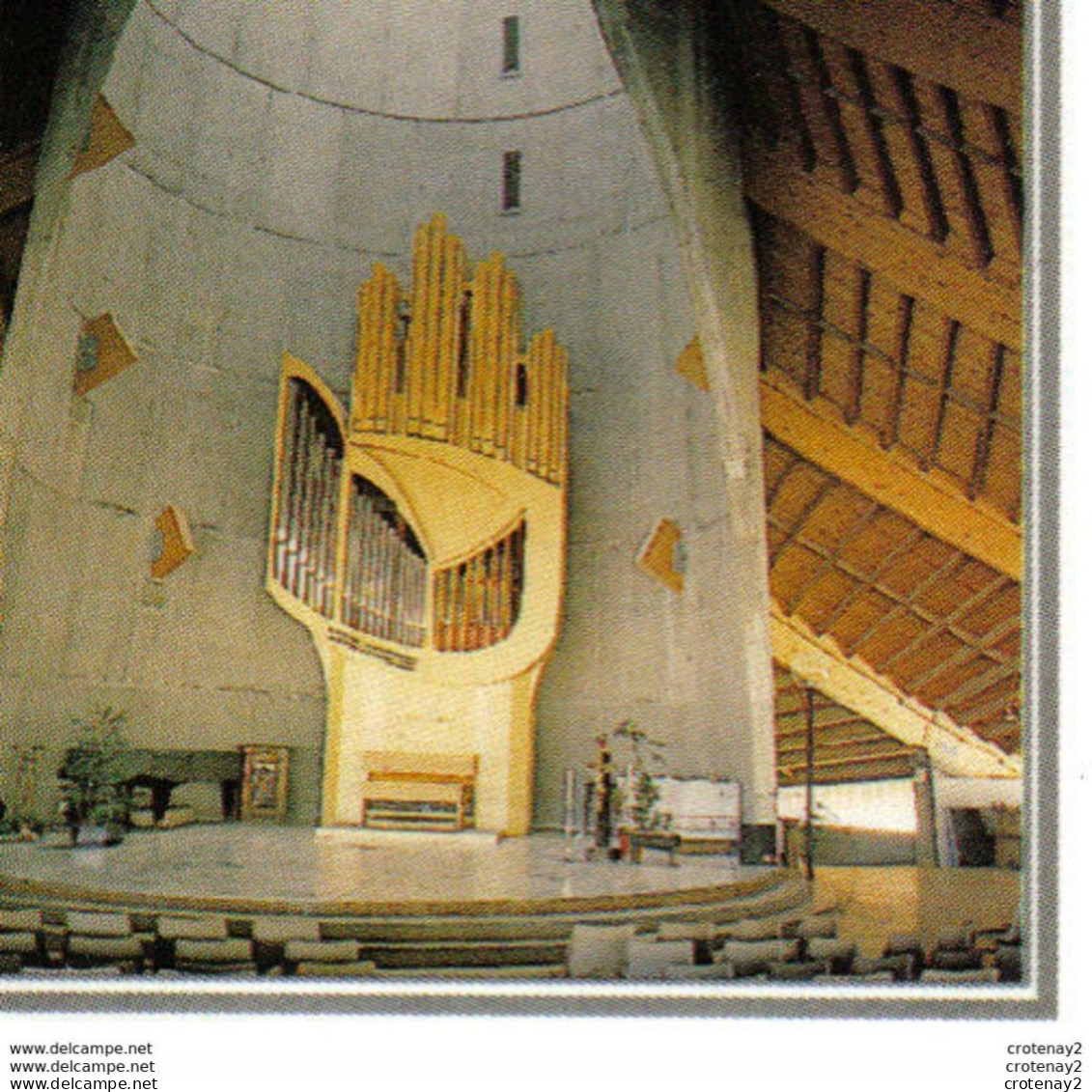 38 L'ALPE D'HUEZ Vers Bourg D'Oisans Vue Générale La Chapelle VOIR ZOOM Orgue En Forme De Main En 1993 - Bourg-d'Oisans