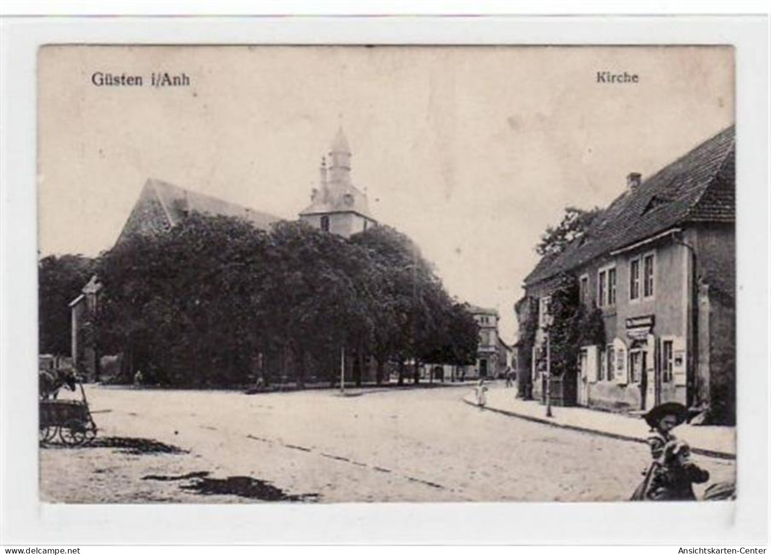39009607 - Guesten I. A. Mit Blick Auf Die Kirche. Feldpost, Mit Stempel Von 1916. Leichter Bug Unten Rechts, Leicht St - Bernburg (Saale)