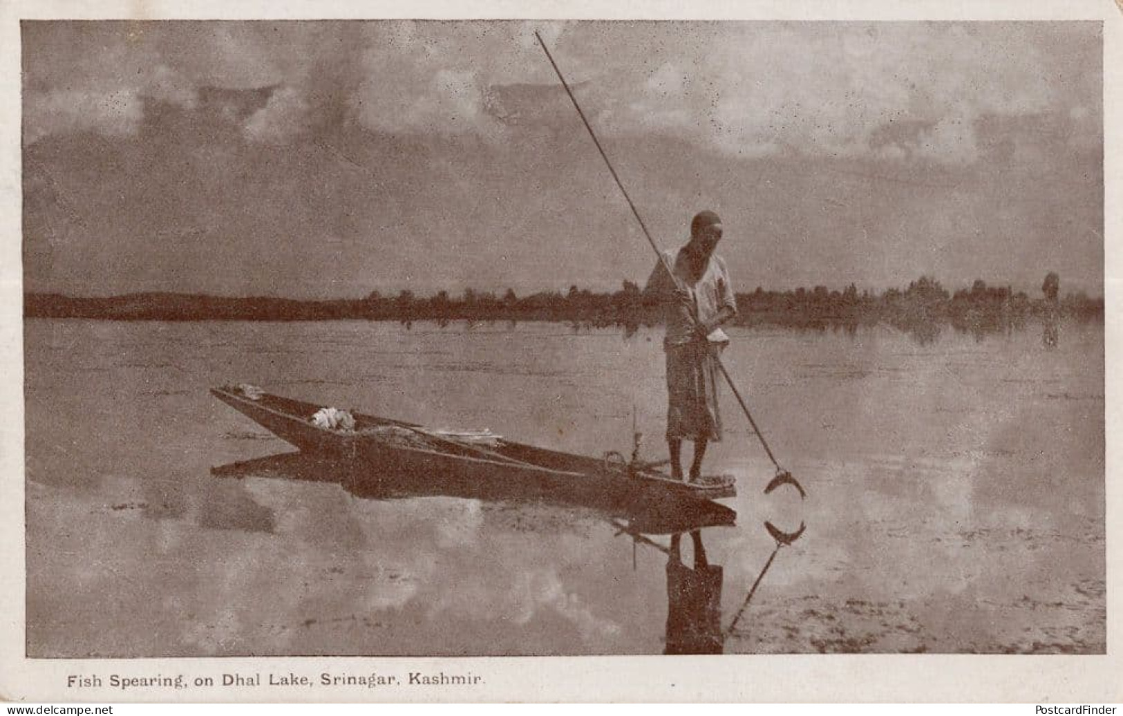 Fish Spearing Dhal Lake Srinagar Kashmir India Old Postcard - Indien