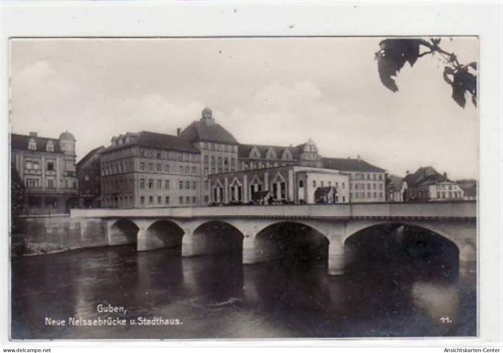 39021507 - Guben Mit Neuer Neissebruecke Und Stadthaus Gelaufen Von 1929. Leichter Stempeldurchdruck, Leicht Buegig, So - Guben