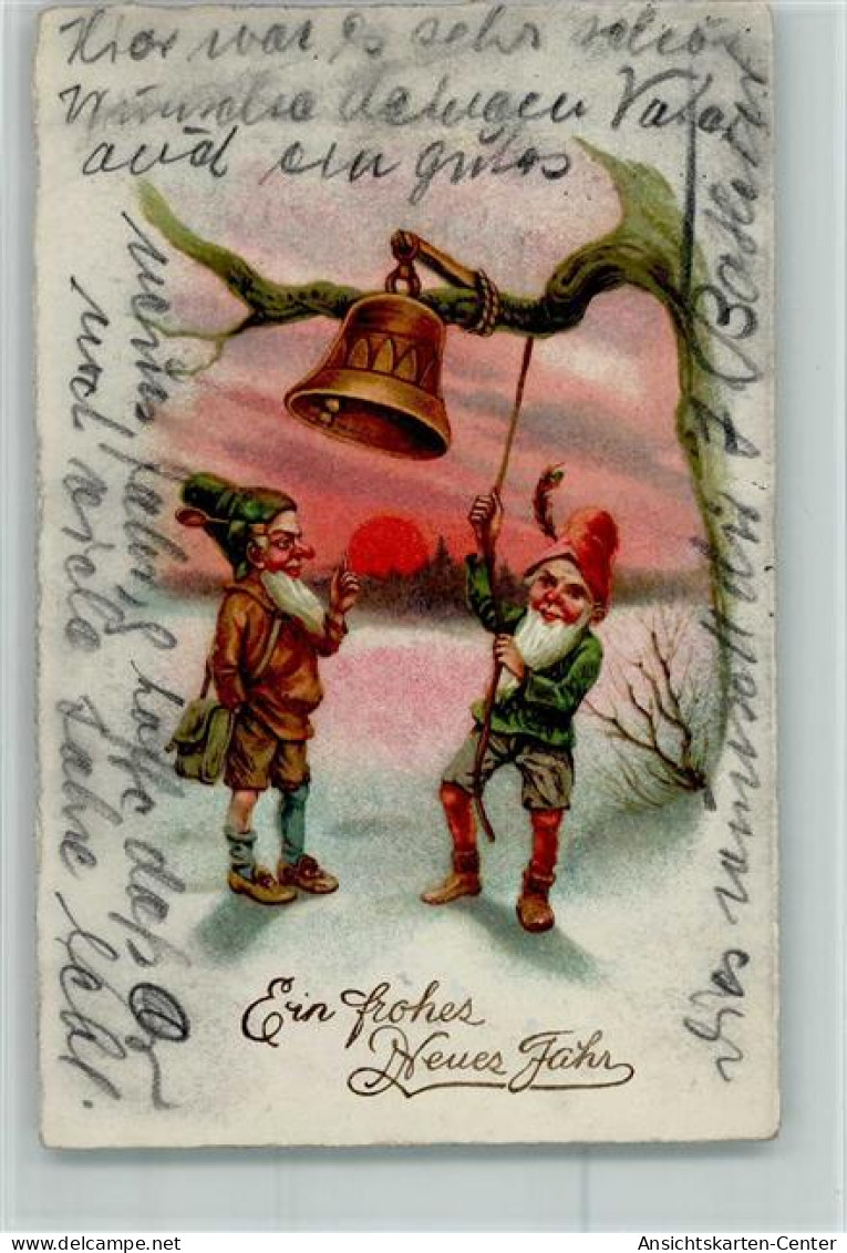 10511507 - Zwerge Zwei Zwerge Laeuten Die Glocke Am Baum - Fairy Tales, Popular Stories & Legends