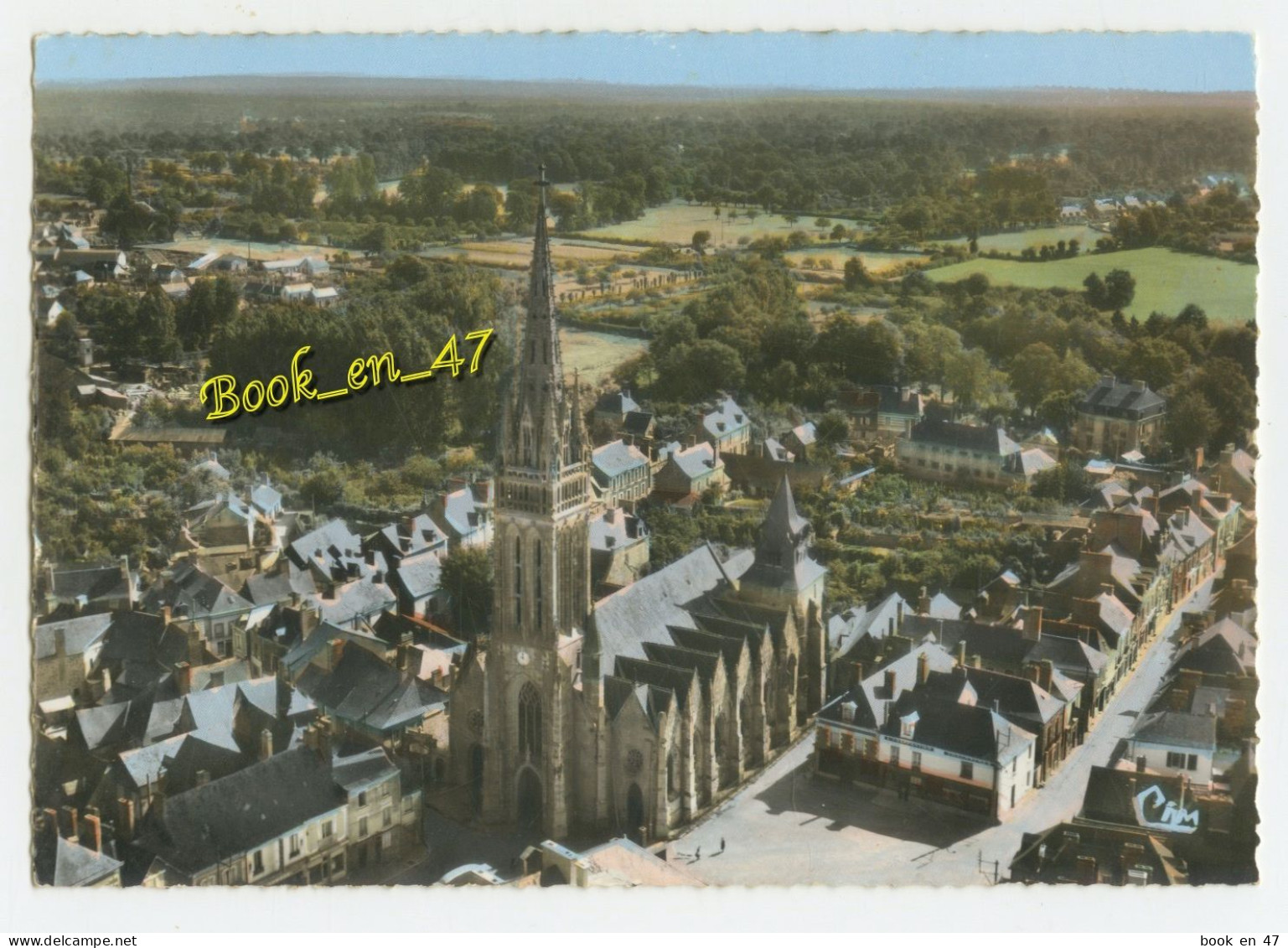 {91951} 35 Ille Et Vilaine La Guerche De Bretagne , Vue Aérienne Sur L' Eglise - La Guerche-de-Bretagne