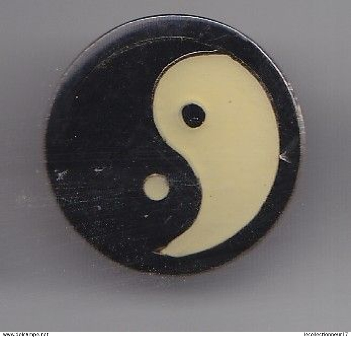 Pin's Le Yin Et Le Yang     Réf 6267 - Otros & Sin Clasificación