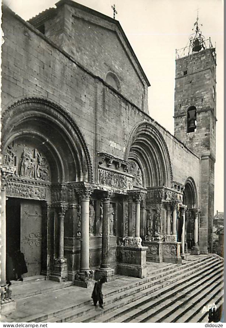 30 - Saint Gilles Du Gard - L'Eglise - Animée - Mention Photographie Véritable - Carte Dentelée - CPSM Grand Format - Ca - Saint-Gilles