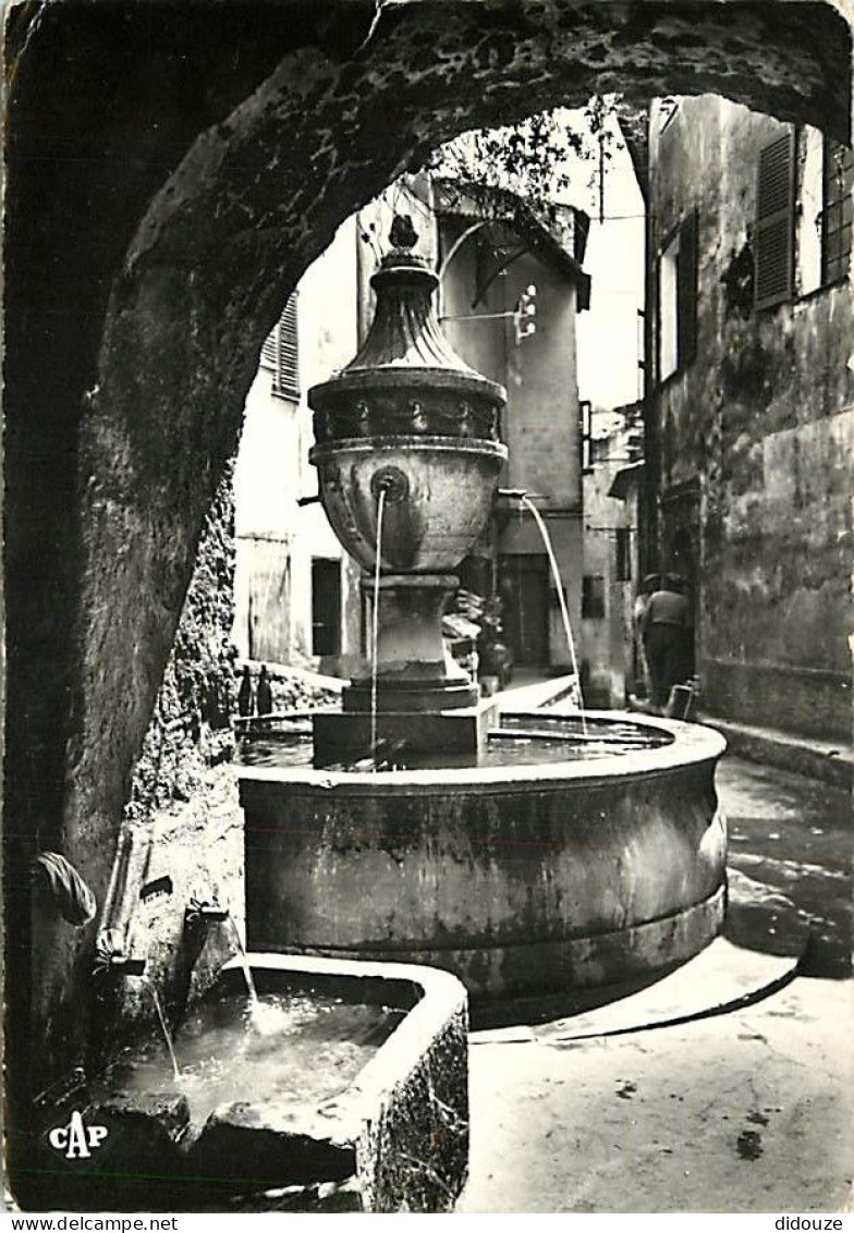 06 - Saint Paul De Vence - La Fontaine - Animée - Carte Dentelée - CPSM Grand Format - Voir Scans Recto-Verso - Saint-Paul