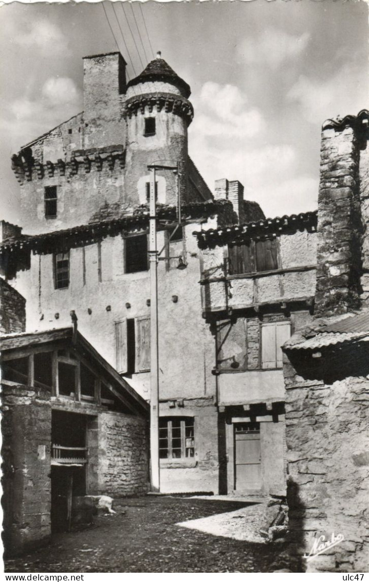 - 82 - VAREN (Tarn-et-Garonne) - Maisons En Encorbellement. Tour D'angle Du Château. - Carte Photo - Scan Verso - - Altri & Non Classificati