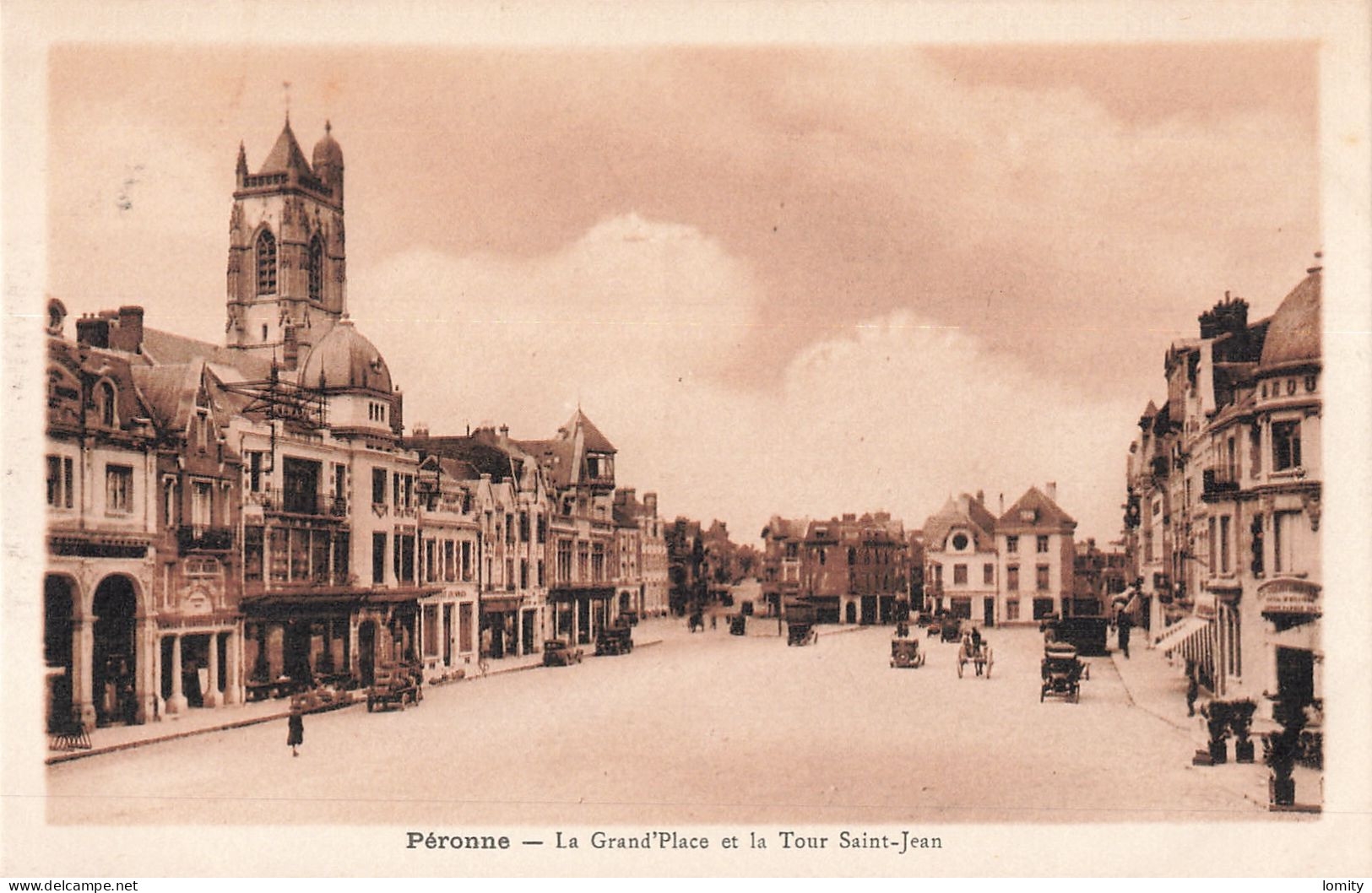 80 Peronne La Grand Place Et Tour Saint Jean CPA Grande Place - Peronne