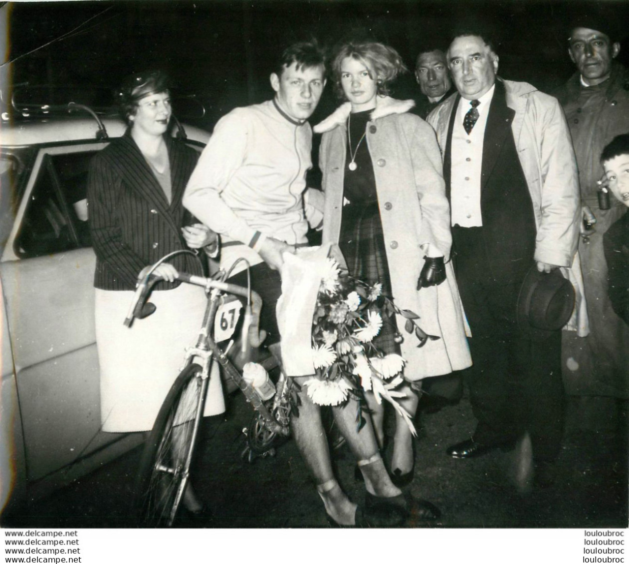 PHOTO ORIGINALE   COUREUR VAINQUEUR EQUIPE CYCLISME LES AIGLONS GRAMMONT PARIS 1960 PRESIDENT ANDRE BARBAL R1 - Ciclismo