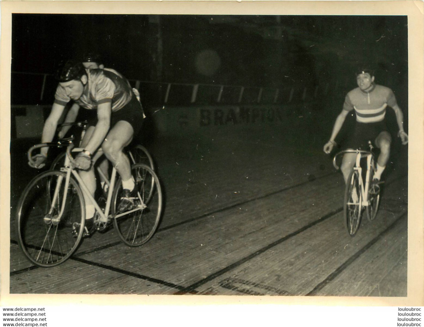 PHOTO ORIGINALE   EQUIPE CYCLISME LES AIGLONS GRAMMONT PARIS 1960 PRESIDENT ANDRE BARBAL C11 - Cycling