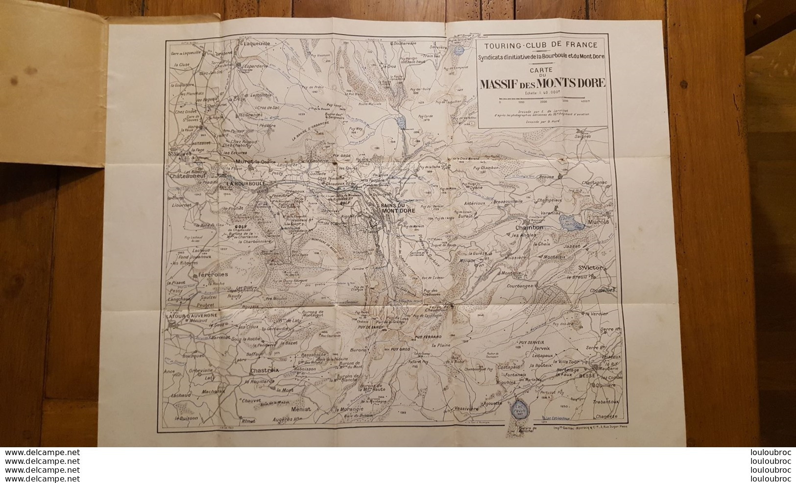 TOURING CLUB DE FRANCE CARTE DU MASSIF DES MONTS DORE FORMAT DEPLIE 65 X 50 CM - Reiseprospekte