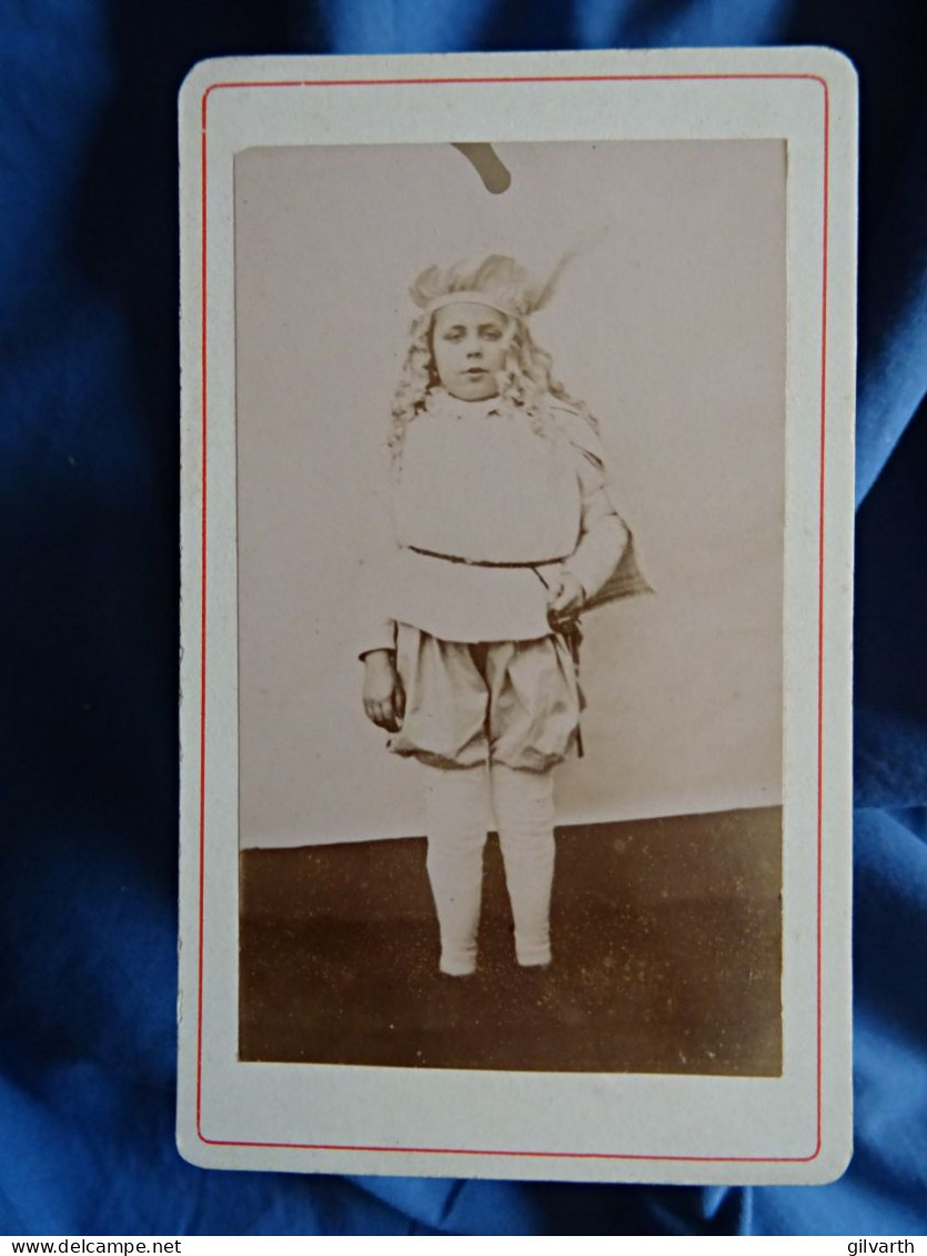 Photo Cdv Anonyme (amateur) - Petit Garçon Costumé En Page, Circa 1895 L436A - Alte (vor 1900)