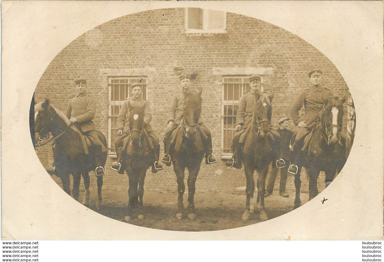CARTE PHOTO ALLEMANDE GROUPE DE SOLDATS ALLEMANDS 1917 - Weltkrieg 1914-18