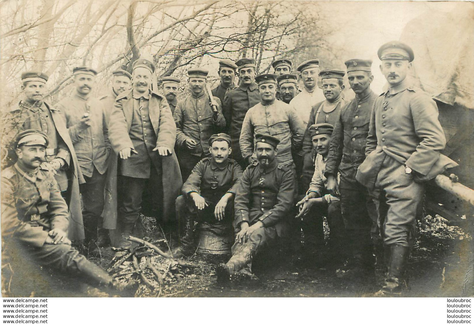 CARTE PHOTO ALLEMANDE GROUPE DE SOLDATS ALLEMANDS 1917  AVEC TEXTE AU VERSO - Weltkrieg 1914-18