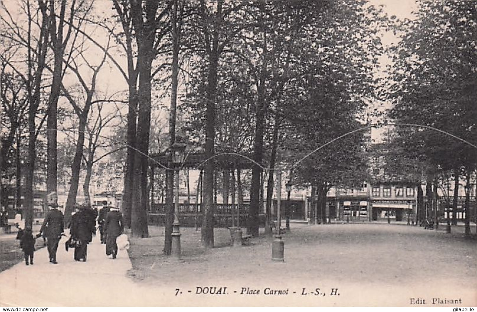 59 -  DOUAI - Place Carnot - Douai