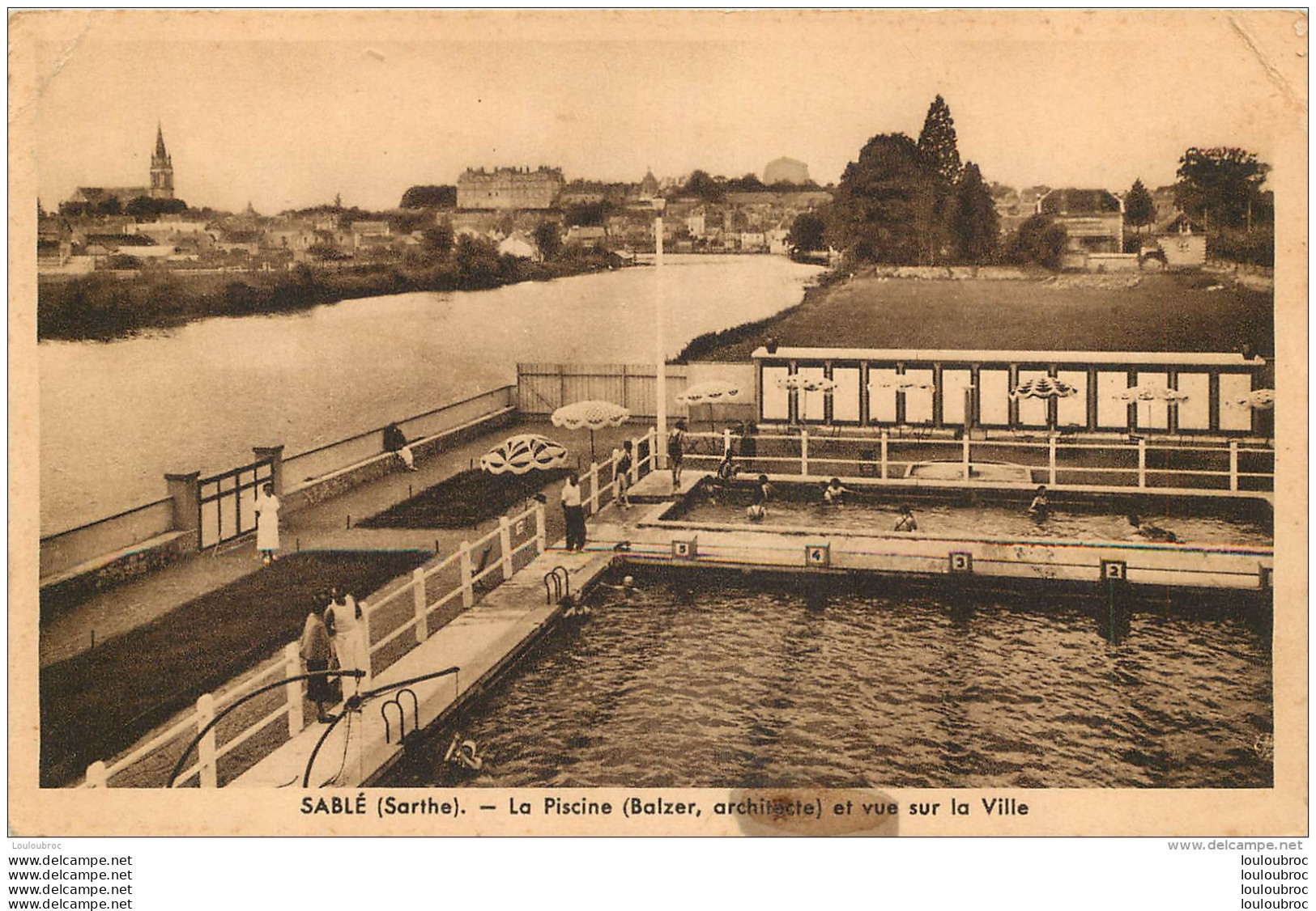 SABLE LA PISCINE ET VUE SUR LA VILLE - Sable Sur Sarthe