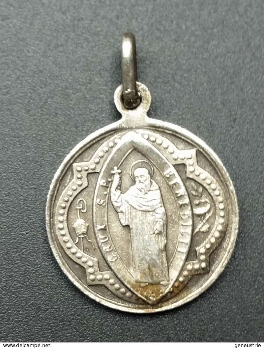 Médaille Religieuse D'exorcisme XIXe Argenté "Saint Benoit" Religious Medal - Godsdienst & Esoterisme