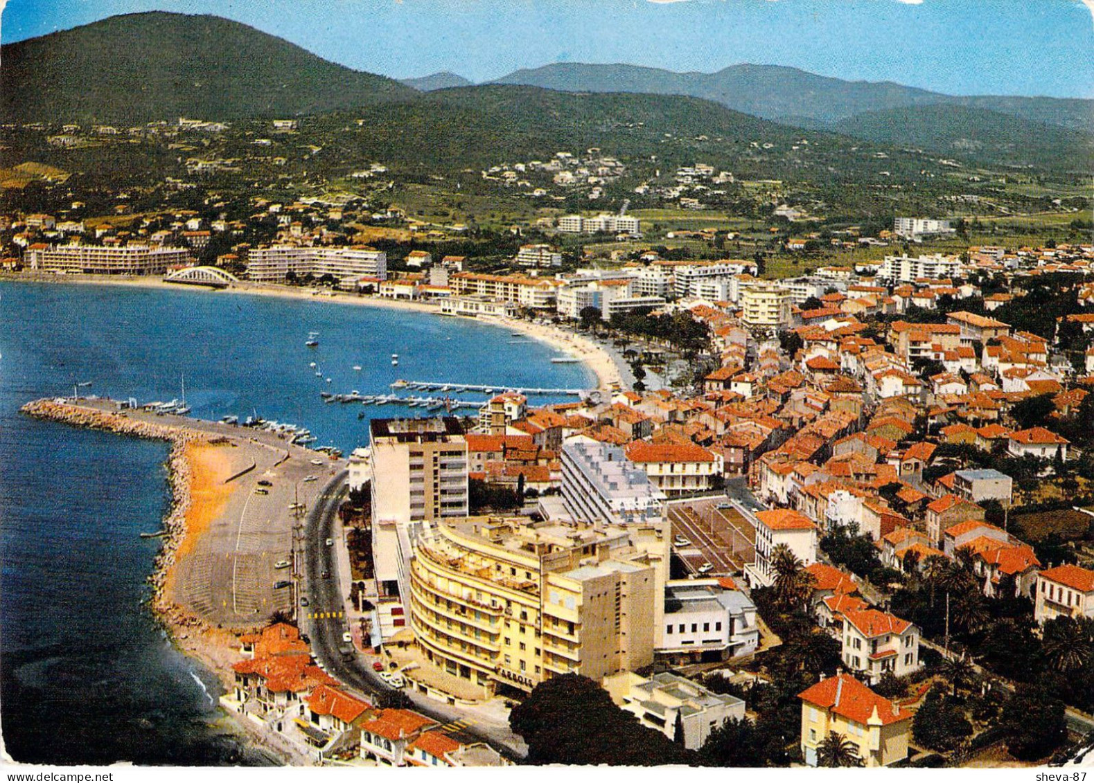 83 - Sainte Maxime - Vue D'avion Sur La Ville Et Les Alentours - Sainte-Maxime