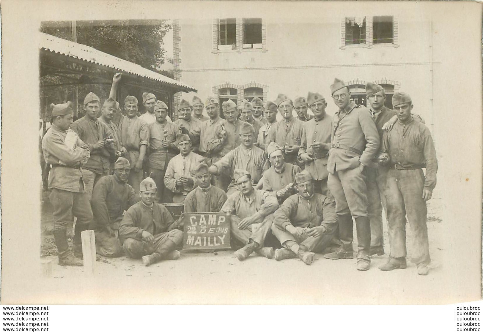 CARTE PHOTO  SOLDATS  MAILLY LE CAMP - Casernes