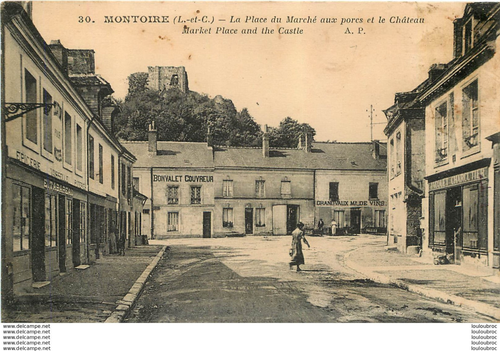 MONTOIRE SUR LE LOIR LA PLACE DU MARCHE AUX PORCS ET LE CHATEAU - Montoire-sur-le-Loir