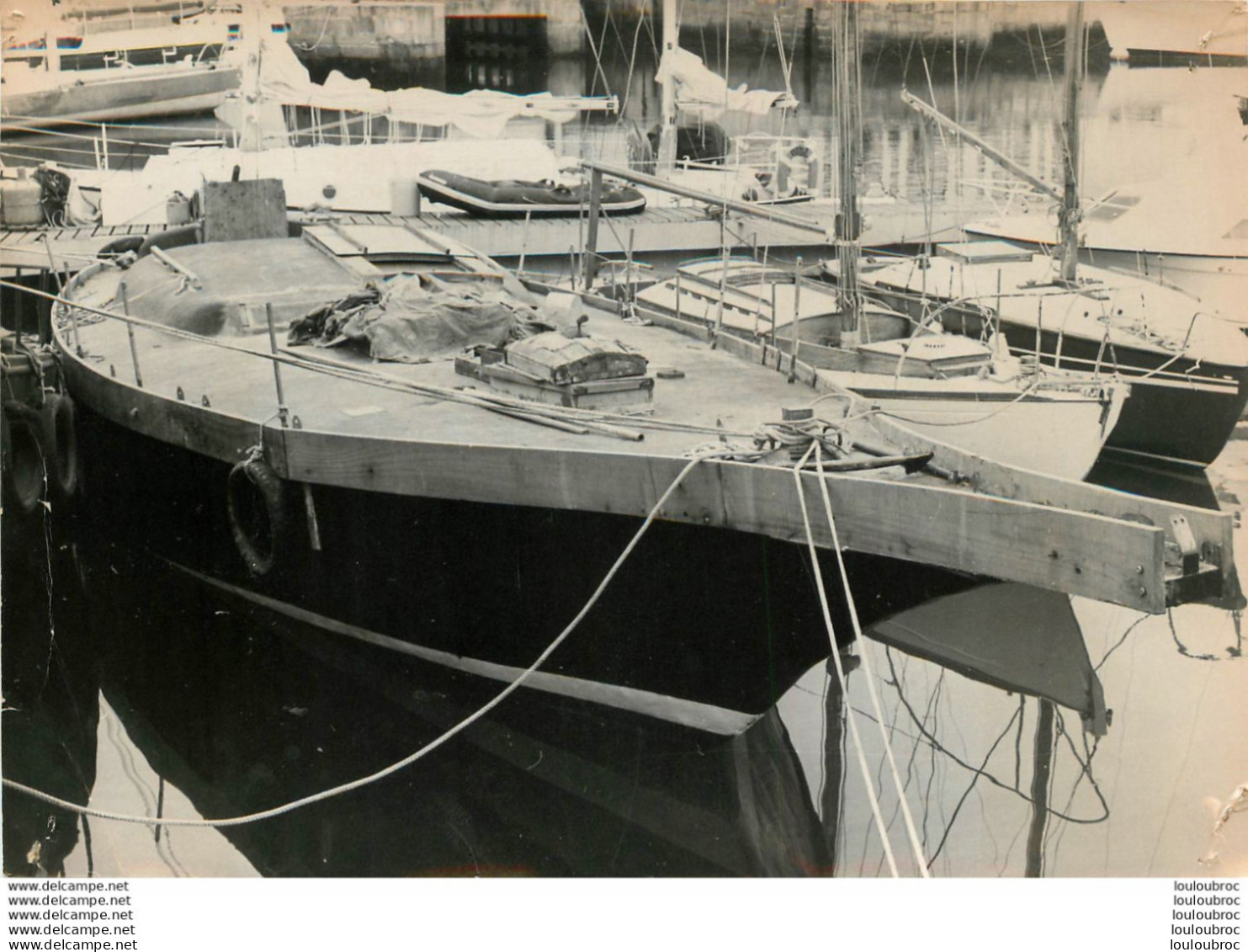 BATEAU LE KETCH EN CIMENT ARME CREE PAR PIERRE CAUDAL DE LORIENT 06/1971 BATEAU 15 TONNES   PHOTO AFP 18 X 13 CM - Schiffe