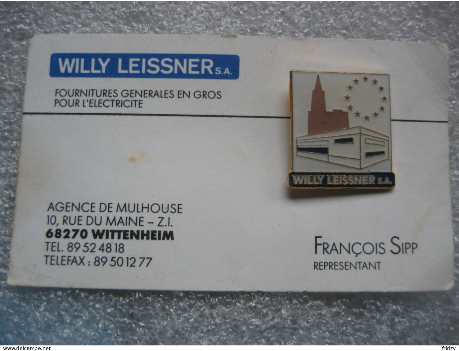 Pin's Sté Willy LEISSER, Fournitures Générales En Gros Pour L'électricité. Cathédrale De Strasbourg En Arrière Plan - EDF GDF