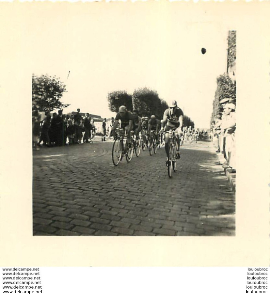 COURSE CYCLISTE  PHOTO ORIGINALE FORMAT  7 X 7 CM - Ciclismo