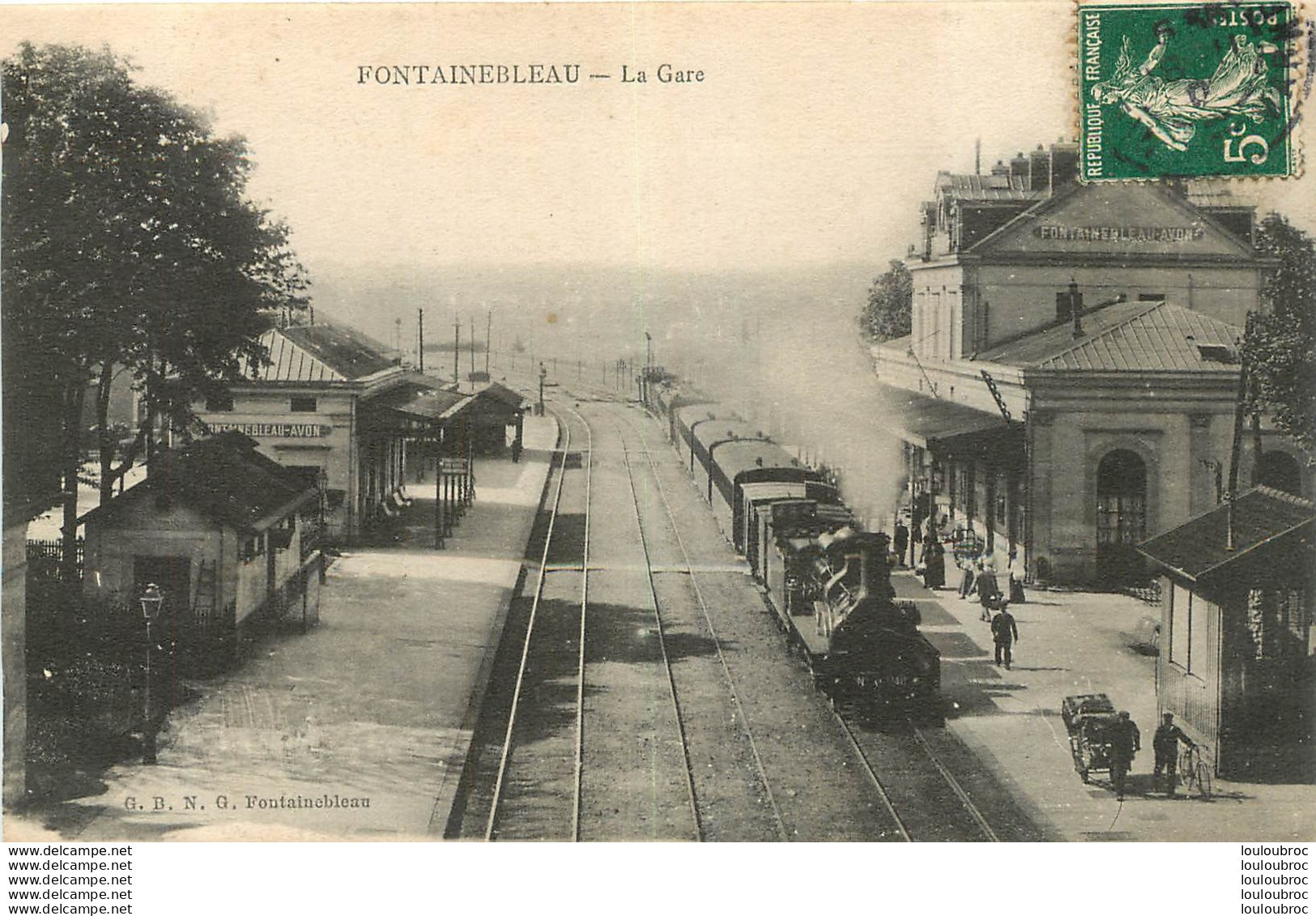 FONTAINEBLEAU LA GARE  AVEC LE TRAIN EDITION G.B.N.G. - Fontainebleau