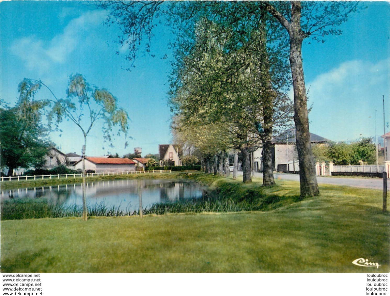 COUHE VERAC ETANG ET LE NOUVEAU JARDIN PUBLIC - Couhe