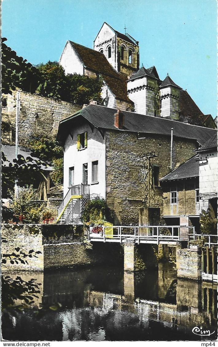 1N1  ---  86  LA ROCHE-POSAY  L'Eglise Fortifiée  Au-dessus Du Moulin Sur La Creuse - La Roche Posay