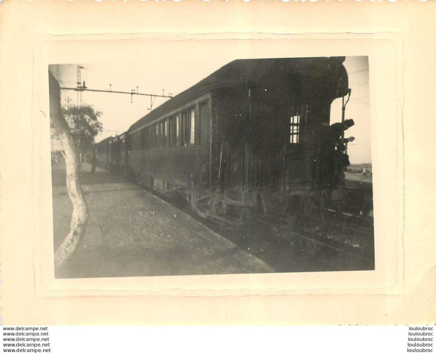 PHOTO ORIGINALE TRAIN A QUAI FORMAT 11 X 8 CM - Trenes