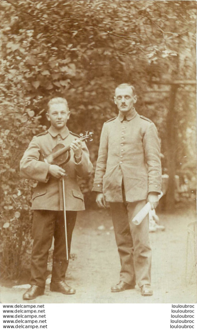 CARTE PHOTO ALLEMANDE SOLDATS ALLEMANDS ET VIOLON - Guerre 1914-18