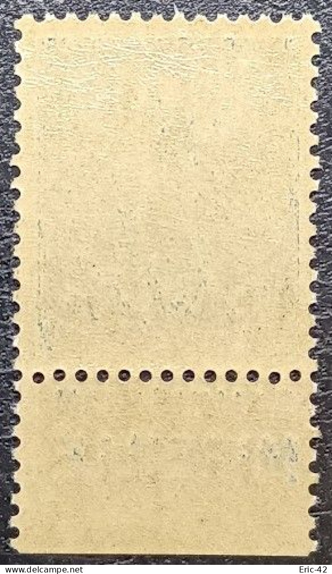 FRANCE. Y&T N° 257. Variété (Point Blanc). Neuf**. JEANNE D'ARC. AVEC BANDE PUB. - Unused Stamps