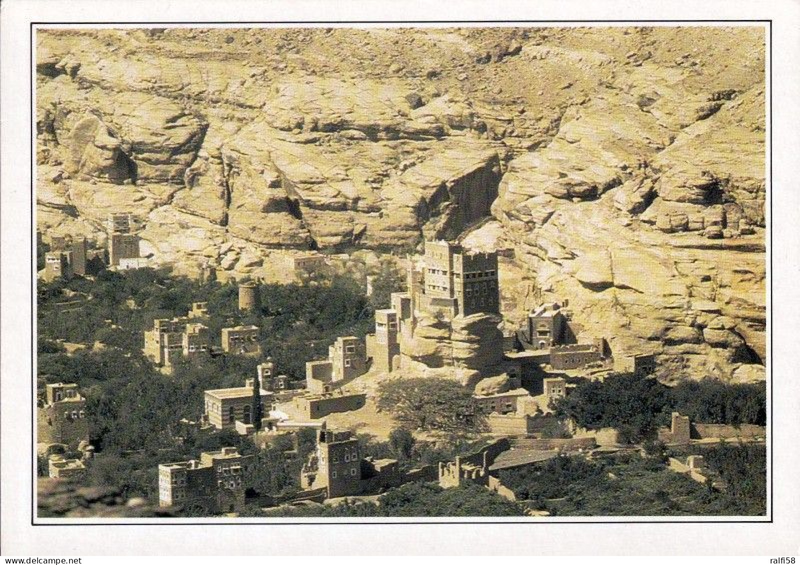 1 AK Jemen / Yemen * Blick Auf Die Ehemalige Residenz Des Imam Jahja Im Wadi Dhar  Die Karte Ist Bedruckt In Französisch - Yémen