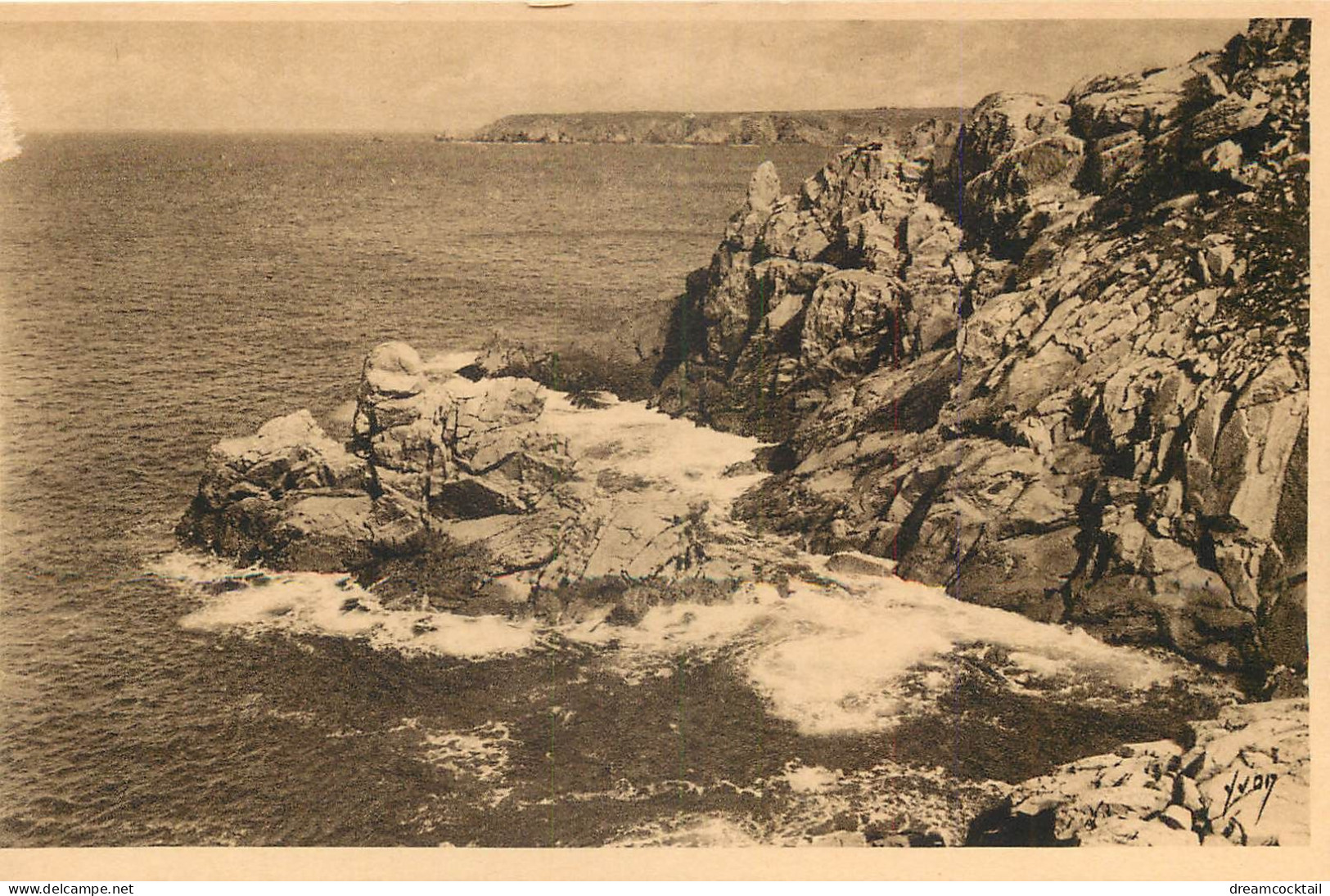 20 cpa POINTE DU RAZ DE SEIN. Guide fauteuil Sarah Bernardt N-D des Réfugiés Menhir Baie Trépassés Phare Enfer Plogoff..