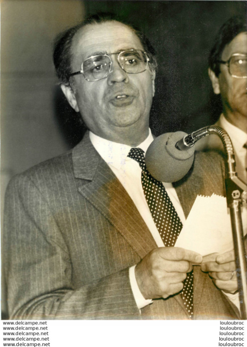 PHOTO DE PRESSE PIERRE MAUROY CONSTITUE LE NOUVEAU GOUVERNEMENT 24/06/1981  FORMAT 24 X 18 CM - Personas Identificadas
